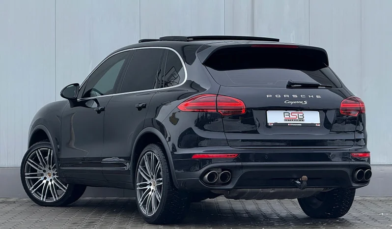 
								Porsche Cayenne S Platinum Edition full									