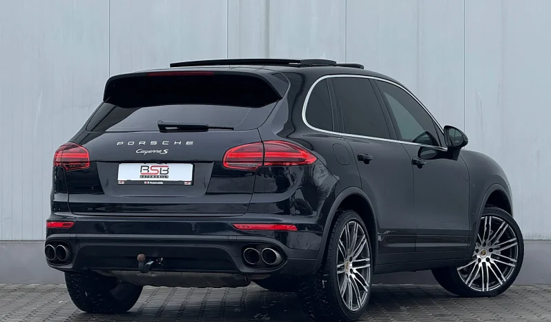 
								Porsche Cayenne S Platinum Edition full									