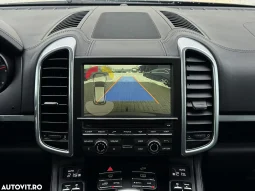 
										Porsche Cayenne S Platinum Edition full									