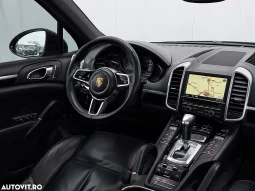 
										Porsche Cayenne S Platinum Edition full									