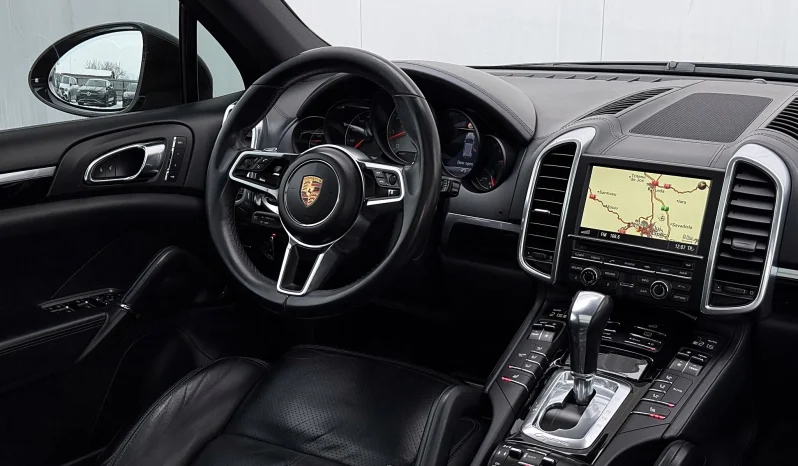 
								Porsche Cayenne S Platinum Edition full									