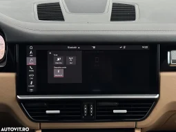 
										Porsche Cayenne Tiptronic S full									