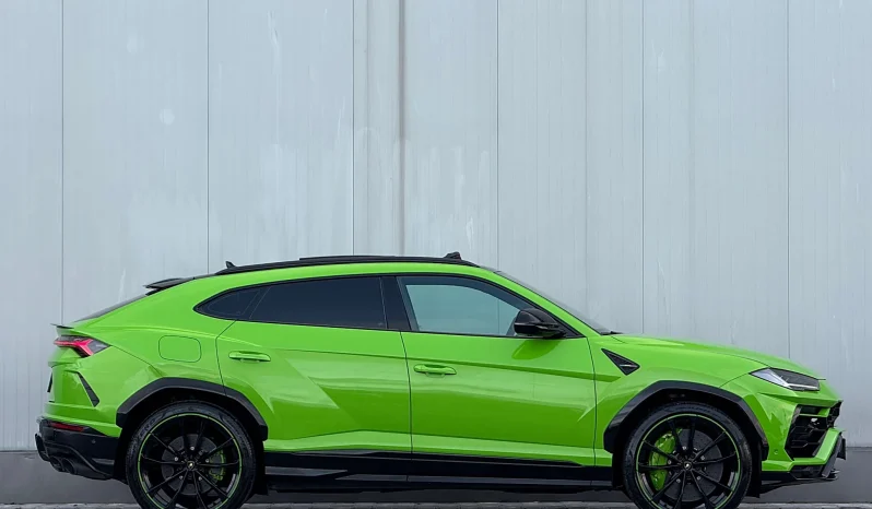 
								Lamborghini URUS full									
