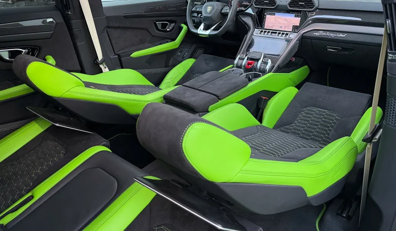 
								Lamborghini URUS full									