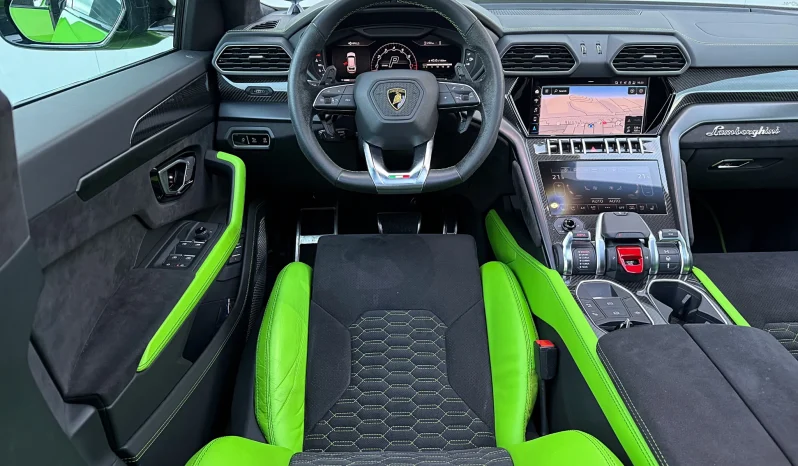 
								Lamborghini URUS full									