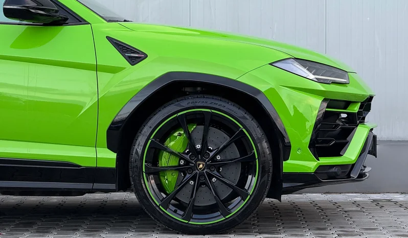 
								Lamborghini URUS full									