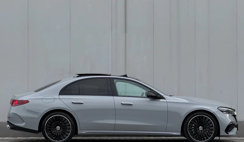 
								Mercedes-Benz E 220 d 4Matic 9G-TRONIC AMG Line NIGHT Edition full									