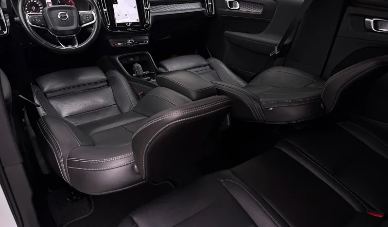 
								Volvo XC 40 D3 AWD R-Design full									