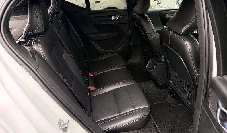 
								Volvo XC 40 D3 AWD R-Design full									