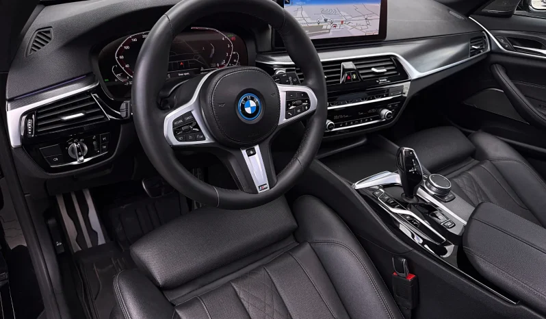 
								BMW Seria 5 530e xDrive Aut. M Sport Edition full									