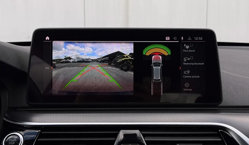 
								BMW Seria 5 530e xDrive Aut. M Sport Edition full									