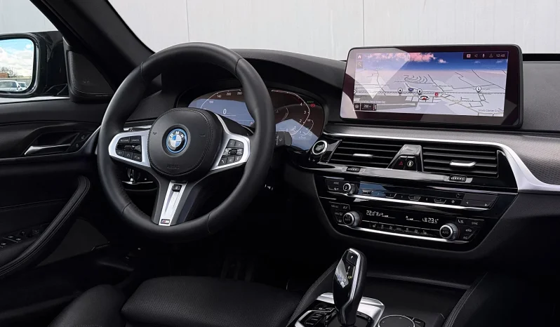 
								BMW Seria 5 530e xDrive Aut. M Sport Edition full									