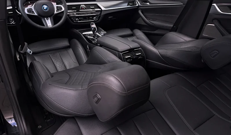 
								BMW Seria 5 530e xDrive Aut. M Sport Edition full									