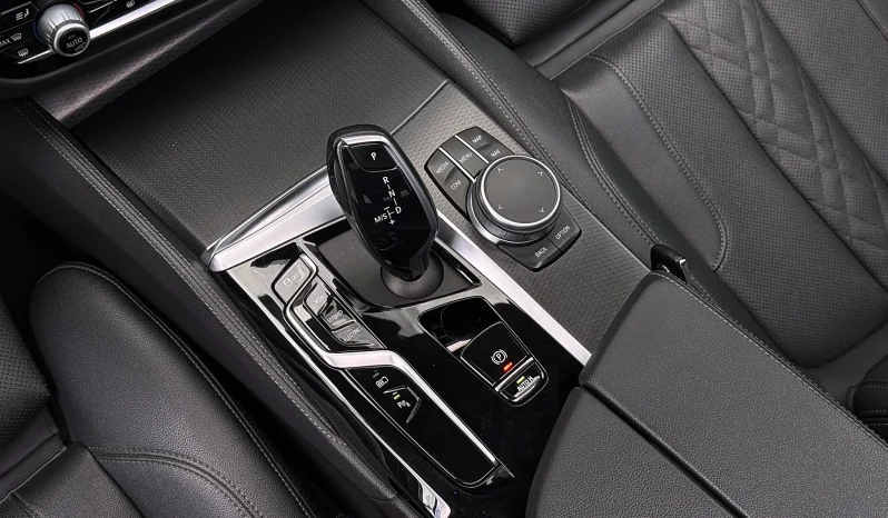 
								BMW Seria 5 530e xDrive Aut. M Sport Edition full									