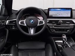 
										BMW Seria 5 530e xDrive Aut. M Sport Edition full									