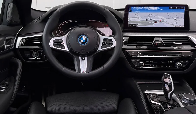 
								BMW Seria 5 530e xDrive Aut. M Sport Edition full									