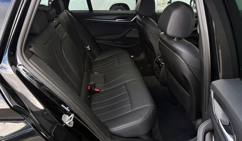 
								BMW Seria 5 530e xDrive Aut. M Sport Edition full									