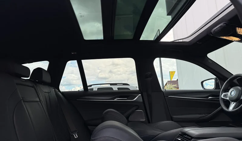 
								BMW Seria 5 530e xDrive Aut. M Sport Edition full									