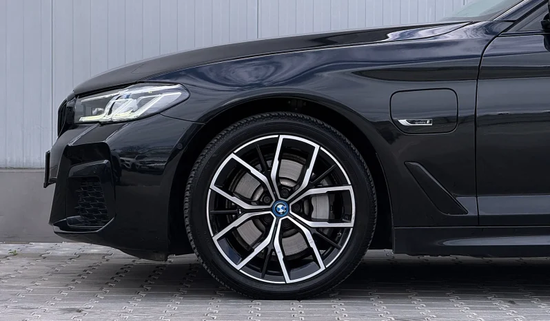 
								BMW Seria 5 530e xDrive Aut. M Sport Edition full									