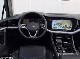 
										Volkswagen Touareg V6 e-Hybrid OPF 4Motion Aut. Elegance FINAL EDITION full									