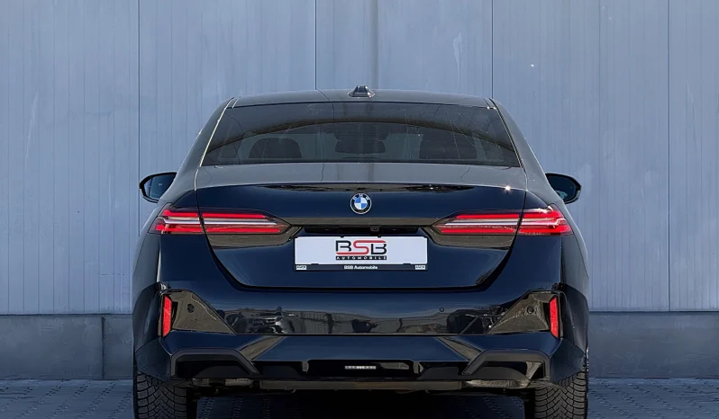 
								BMW Seria 5 520i AT MHEV full									