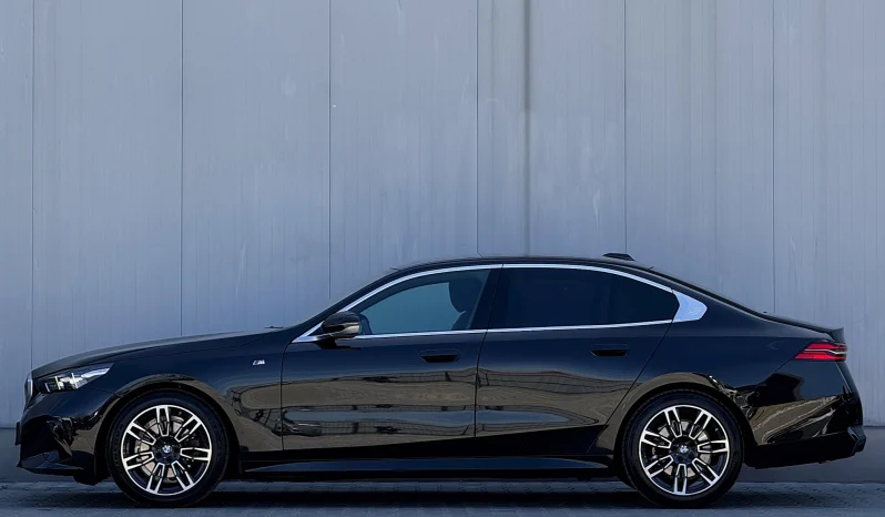 
								BMW Seria 5 520i AT MHEV full									