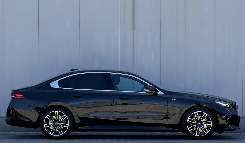 
								BMW Seria 5 520i AT MHEV full									