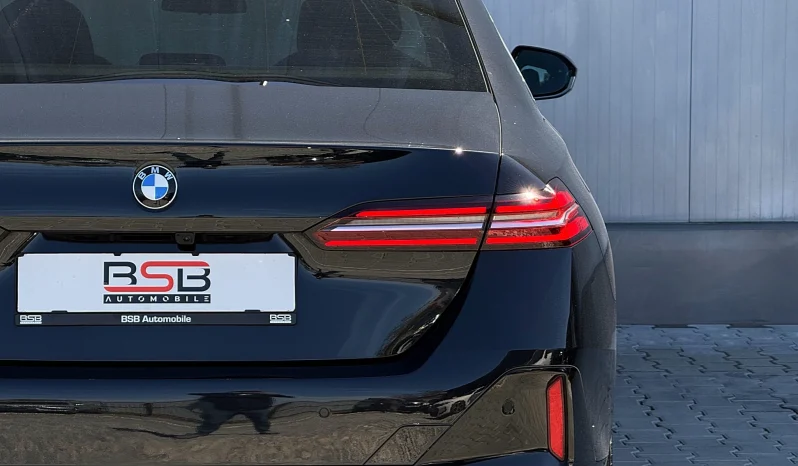 
								BMW Seria 5 520i AT MHEV full									
