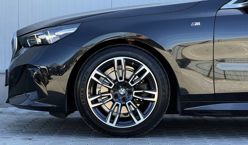 
								BMW Seria 5 520i AT MHEV full									
