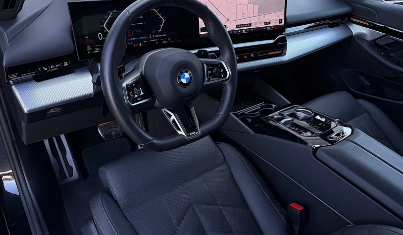 
								BMW Seria 5 520i AT MHEV full									
