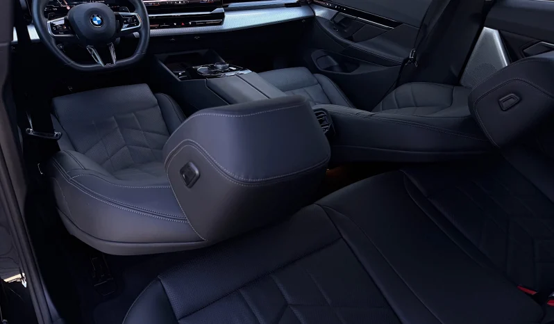 
								BMW Seria 5 520i AT MHEV full									