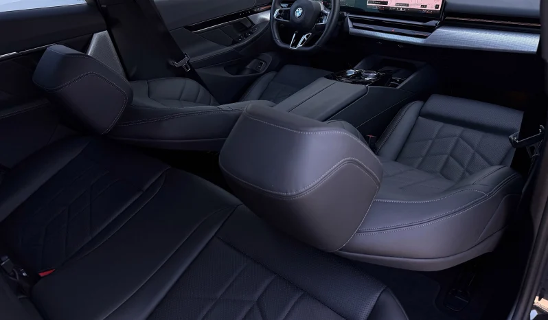 
								BMW Seria 5 520i AT MHEV full									