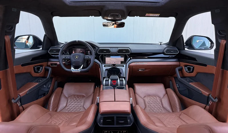 
								Lamborghini URUS Standard full									