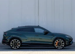 
										Lamborghini URUS Standard full									