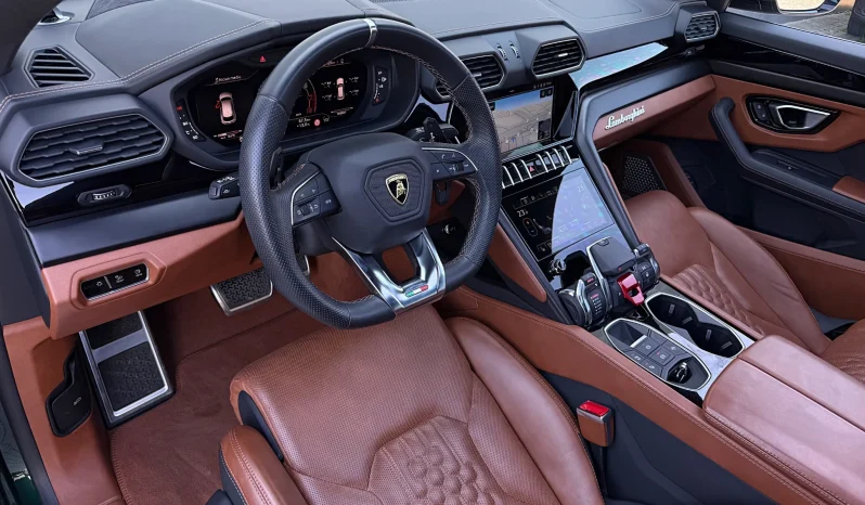 
								Lamborghini URUS Standard full									