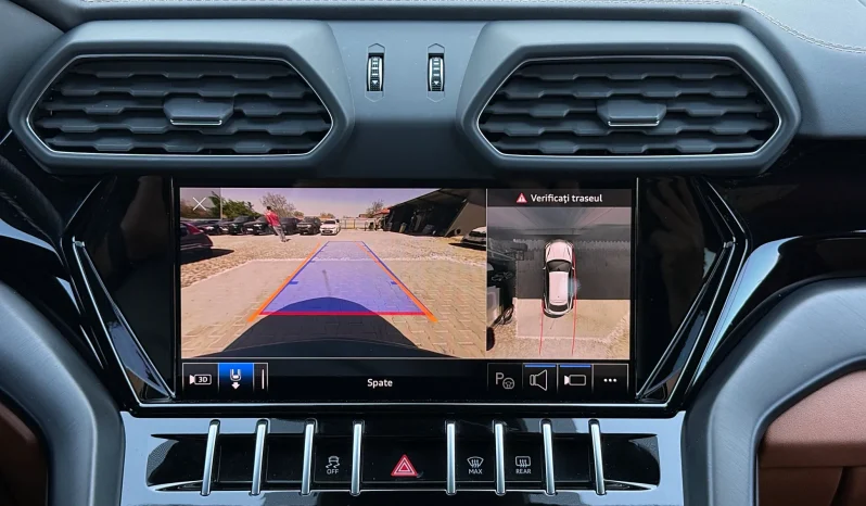 
								Lamborghini URUS Standard full									