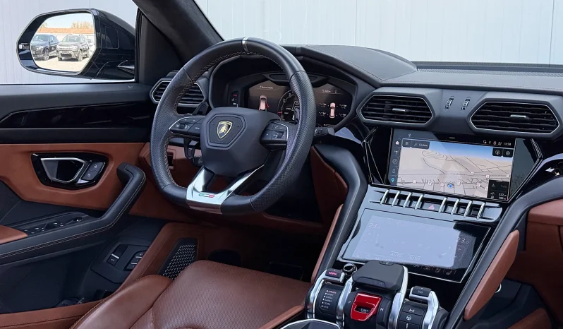
								Lamborghini URUS Standard full									
