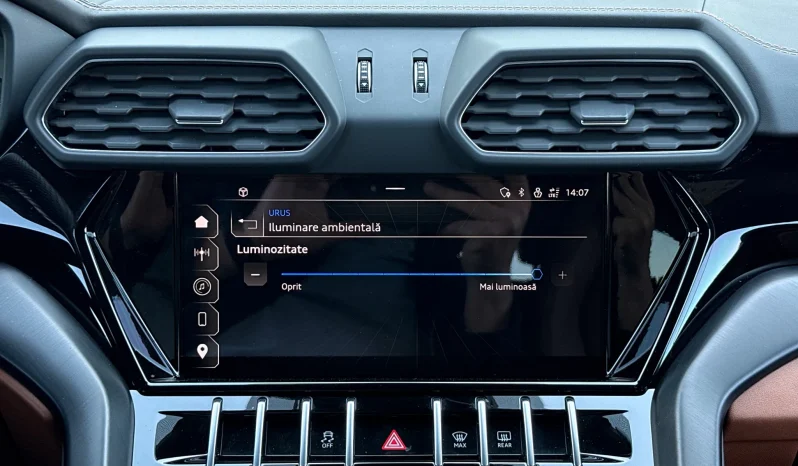 
								Lamborghini URUS Standard full									