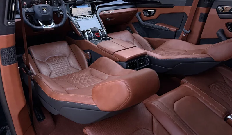 
								Lamborghini URUS Standard full									
