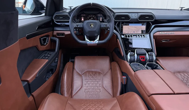 
								Lamborghini URUS Standard full									
