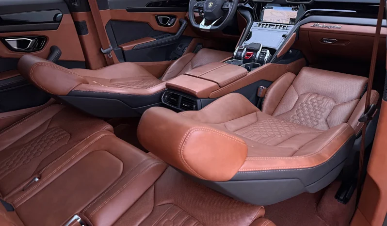 
								Lamborghini URUS Standard full									