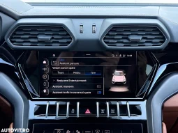 
										Lamborghini URUS Standard full									