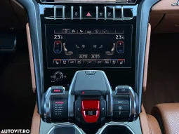 
										Lamborghini URUS Standard full									