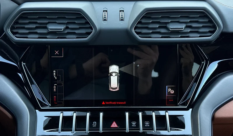 
								Lamborghini URUS Standard full									
