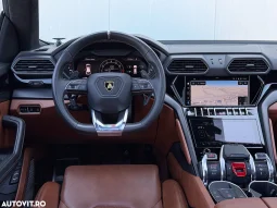 
										Lamborghini URUS Standard full									
