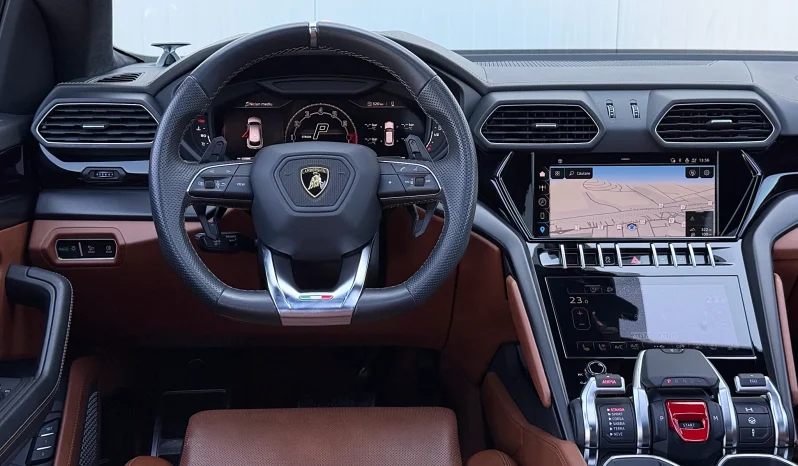 
								Lamborghini URUS Standard full									