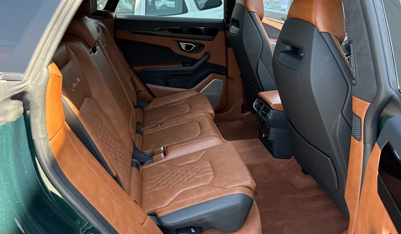 
								Lamborghini URUS Standard full									