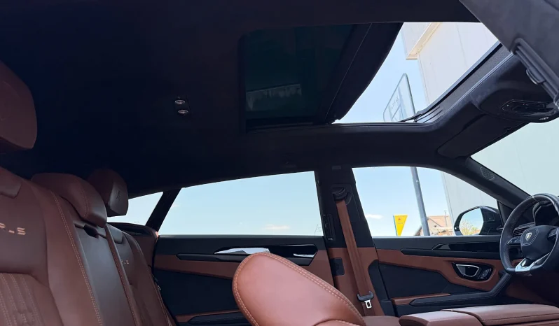 
								Lamborghini URUS Standard full									