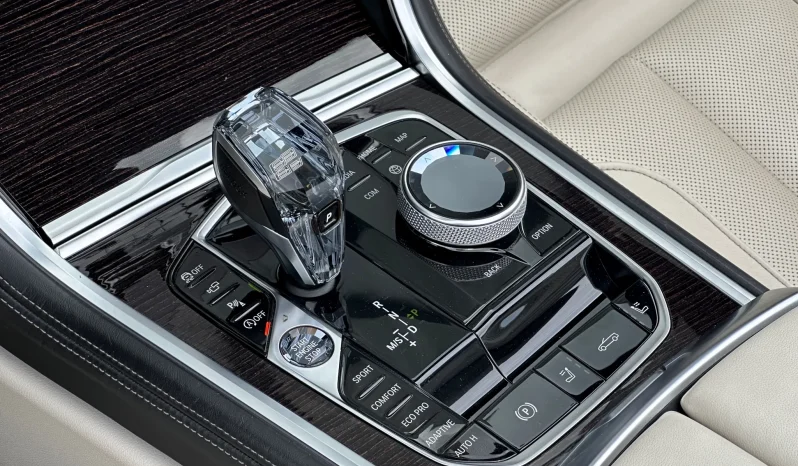 
								BMW Seria 8 full									