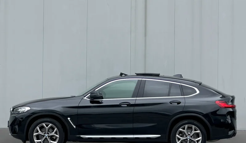 
								BMW X4 xDrive30i AT MHEV full									